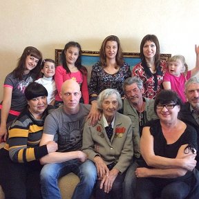 Фотография "все Левичевы. В середине главная бабушка. 9 мая 2015г"