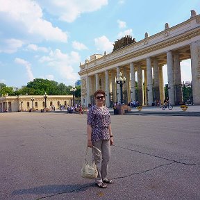 Фотография "08.06.2019 У входа в парк Горького"