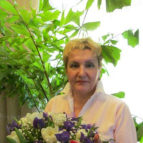 Фотография "Кристинка поздравив с 8 Марта преподнесла букет из тюльпанов с ирисами!"