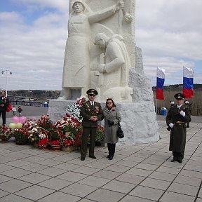 Фотография "После возложения цветов павшим. 9 мая 2012г."