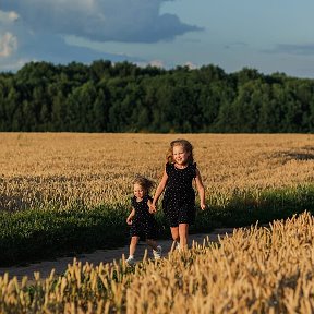 Фотография "Мои внучки.С Днем внучек нас всех."