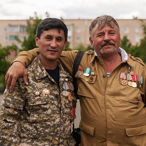 Фотография "ГЕНАДИЙ БРУСЕНСКИЙ МОЙ ДРУГ БРАТ И ОЧЕНЬ ХОРОШИЙ ПАРЕНЬ..."