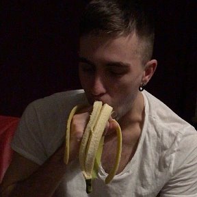 Фотография "Это не я просто классный парень ест банан"