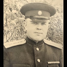 Фотография "дедушка, Иван Мефодьевич, летчик, закончил войну в звании капитана"