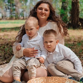 Фотография "Мои два сына два моих крыла👼👼
Я счастлива, что жизнь вас мне дала🤰
Вы созданы от той большой любви❤️❤️
На радость Богом нам даны❤️❤️❤️❤️"