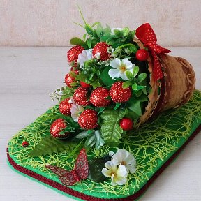 Фотография "Клубничка😍😄😋🍓🍓🍓🍓🍓, внутри конфеты "Вулкан""