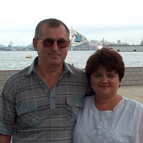 Фотография "С мужем авг.2006 Корабельная набережная Владивосток"