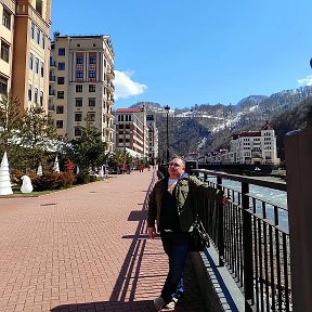 Фотография "03.2021   Роза Хутор, набережная Панорама. The Rosa Khutor Alpine Resort located at the Aibga Ridge of the Western Caucasus along the Roza Khutor plateau near Krasnaya Polyana. #rozakhutor"