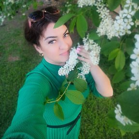 Фотография "В Москве черемуха цветёт....аромат просто супер ....не могла пройти мимо и не сфоткаться ..."