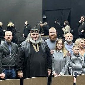 Фотография "С Адрианом Гусейновым, солистом группы Ихтис. И с ребятами из православного движения Сорок Сороков"