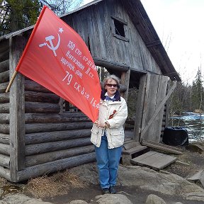 Фотография "Знамя ПОБЕДЫ на Рускеальских водопадах  Ахвенкоски реки Тохмайоки. Здесь происходили все батальные сцены картины "А зори здесь тихие"  (Станислава Ростоцкого 1972 г.)
    9 мая 2015. Карелия."