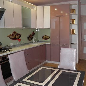 Фотография "Кухня угловая по индивидуальным размерам. Размер кухни 4050*1850. Фасады выполнены в пластике Arpa (Италия, более 350 цветов), в кромке 3 Д."