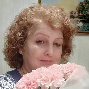 Фотография "Значение розовой гвоздики - бессмертная материнская любовь, забота о детях, преданность. Вот таким букетом поздравили меня сын и внуки. А ещё это означает: "Я тебя никогда не забуду""