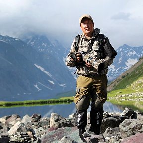 Фотография "На озере Равновесия (не очень далеко от г.Белуха, она на заднем плане скрыта тучами), июль 2014. Фото Елены Мишановой."