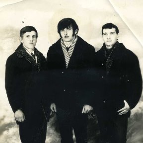 Фотография "слева Я,в середине Саша Звягин(джамиль),справа Коля Макушин(мабута)"
