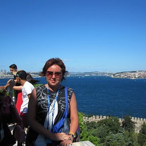 Фотография "Вид из дворца Султана Сулеймана. Стамбул. Вид на  Пролив Босфор -он разделяет Европу и Азию. Справа Азия, а слева уже Европа "