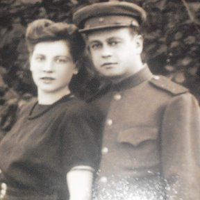 Фотография "Мои родители мама и папа участники ВОВ. Фото 1945 г."