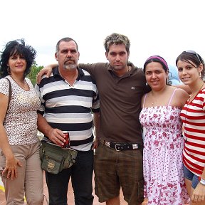 Фотография "с моей семьей, жена и трое детей"
