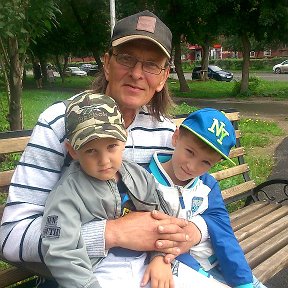 Фотография "Деда с внуками."