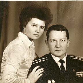 Фотография "В середине 70- х я училась в Дальневосточном университете, а папа иногда приезжал во Владивосток по службным делам. Это лучшая наша общая фотография."