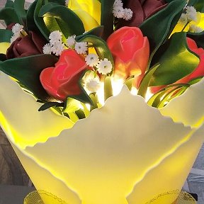 Фотография "Светильник ручной работы настольный Тюльпаны, материал изолон, высота 30см."