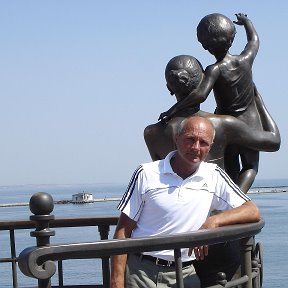 Фотография "памятник жене моряка в Одессе."