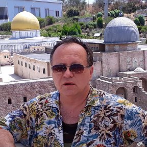 Фотография "Мечеть Аль-Акса(Эль-Масджид эль-Акса) третья святыня Ислама. 
Но это не настоящяя мечеть а копия-макет находится в парке-музее "мини Израиль"(Замечательное место!) в районе Латрун.(оригинал находится на Храмовой горе в Иерусалиме)."