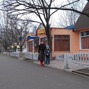 Фотография "внучек со мной на прогулке.."