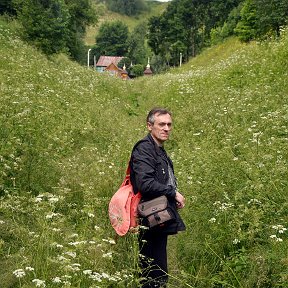 Фотография "Тым зайдрошчу, хто многа шляхоў абышоў,
І цяпер — з багажом за плячыма.
                                             Мікола Арочка, паэт."