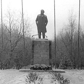 Фотография "Памятник Владимиру Ильичу Ленину в  г. Иртышске. (фото Горькова Владимира)"