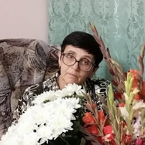 Фотография "Вот и  мне- 60 лет! Обожаю гладиолусы!мои любимые цветы их всегда дарят мне на день рождения!"