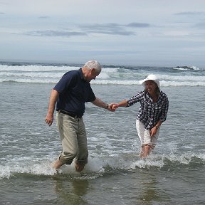 Фотография "Вода на океане холодная, а песок под ногами тёплый.Прекрассное ощущение,когда тебя обдаёт волной !!!"