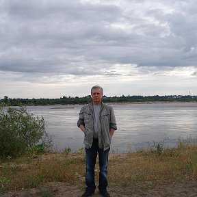Фотография "5 августа 2018 года. На левом берегу Северной Двины в ожидании парома. На заднем плане Северная Двина и Верхняя Тойма."