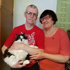 Фотография "С Леночкой и любимым котиком Топсением. Вот и настал 2023-ий год..."