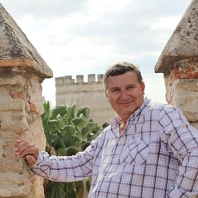 Фотография "Мусульманская крепость Пуэрта-де-Севилья  (исп. Alcasar Puerta de Sevilla), автономное сообщество Андалусия, Испания"