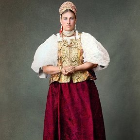 Фотография "Крестьянка архангельской губернии в национальном костюме 1887 год. Фотография."