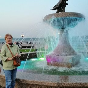 Фотография "Любимое место на городской набережной . Фонтанчик со стерлядью!"