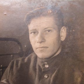 Фотография "Мой отец Ткач П .М. 17 марта 1945 год   г. Москва , военный госпиталь- после ранения"