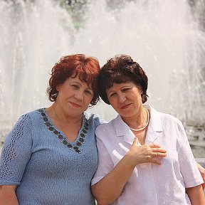 Фотография "Москва, Царицино, 2010 год.
Я и моя сестра Мария."