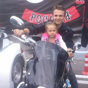 Фотография "с дочкой на празднике ко Дню России. На мотоцикле Ночных Волков Тула."