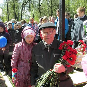 Фотография "9 мая ! ПРАДЕД с правнучкой !"