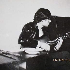 Фотография "Я в музыкалке политеха 1980г."