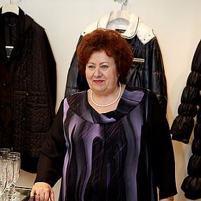 Фотография "23.10.10  первый день рождения моего бутика Marina Rinaldi в Таллинне.В ожидании гостей"