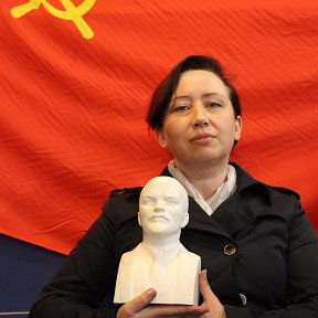 Фотография "Рождена в СССР, названа в честь Ленина

#МойГосударственныйФлаг: красный, серпастый и молоткастый!"