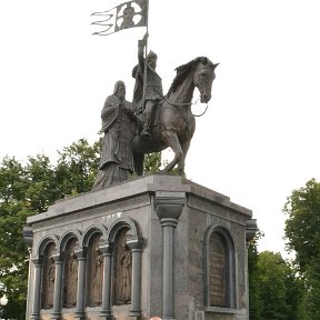 Фотография "Владимир возле Князя Владимира во Владимире......"