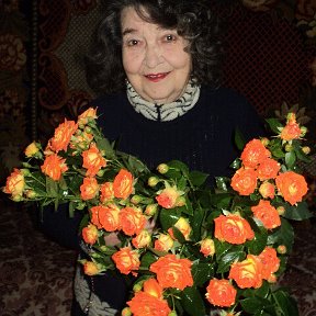 Фотография "У меня  День рождения  Детки подарили  розы"