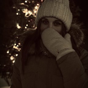 Фотография "Щиплет нос Мороз-проказник,
Снег пушистый на дворе.
Новый год — волшебный праздник,
Дарит радость детворе."