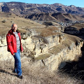 Фотография "Тызыльское ущелье начинается за поселком Кёнделен, а посёлок находится по дороге в Приэльбрусье. 02.01.2024 год."