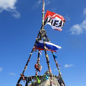 Фотография "Компания Идеал покорила вершину Педан"