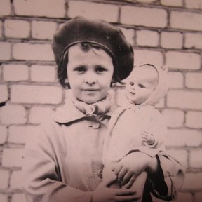 Фотография "Я и моя кукла 50 лет назад! А сейчас мечта! Хочу такую!"